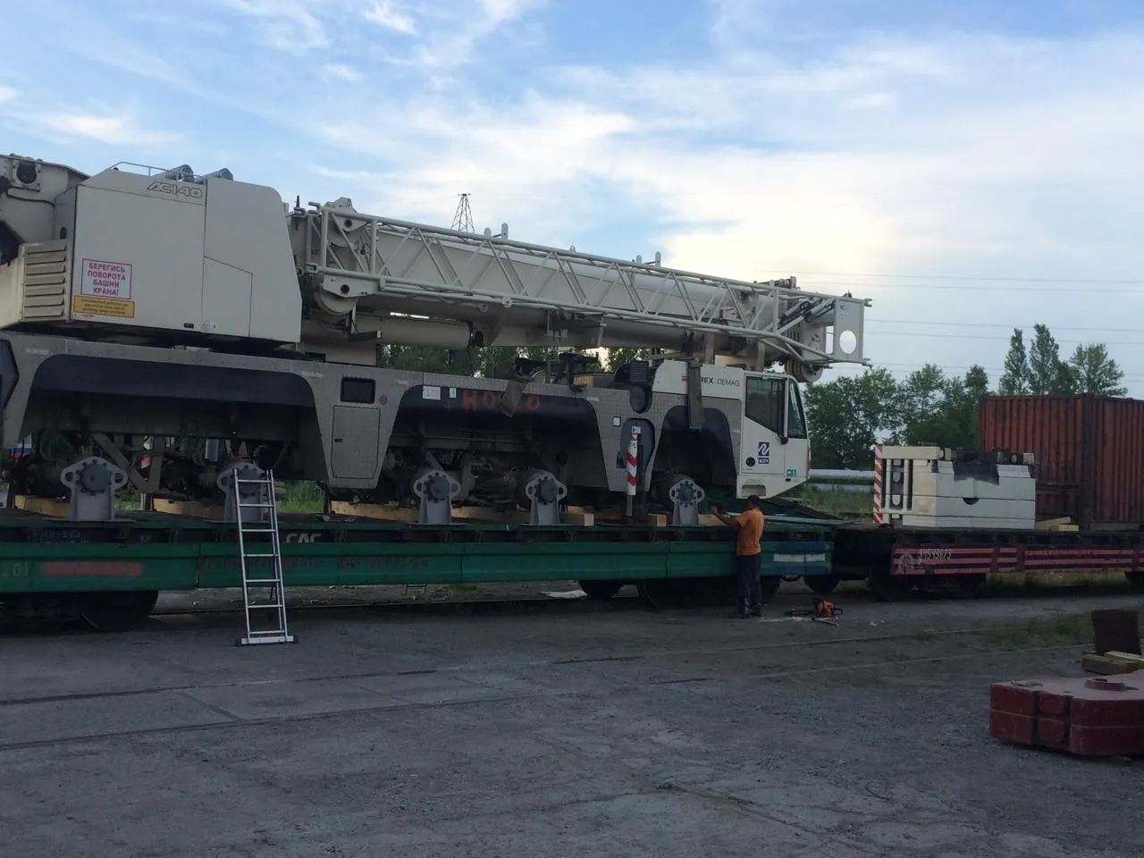 Перевозка автокрана Demag по железной дороге